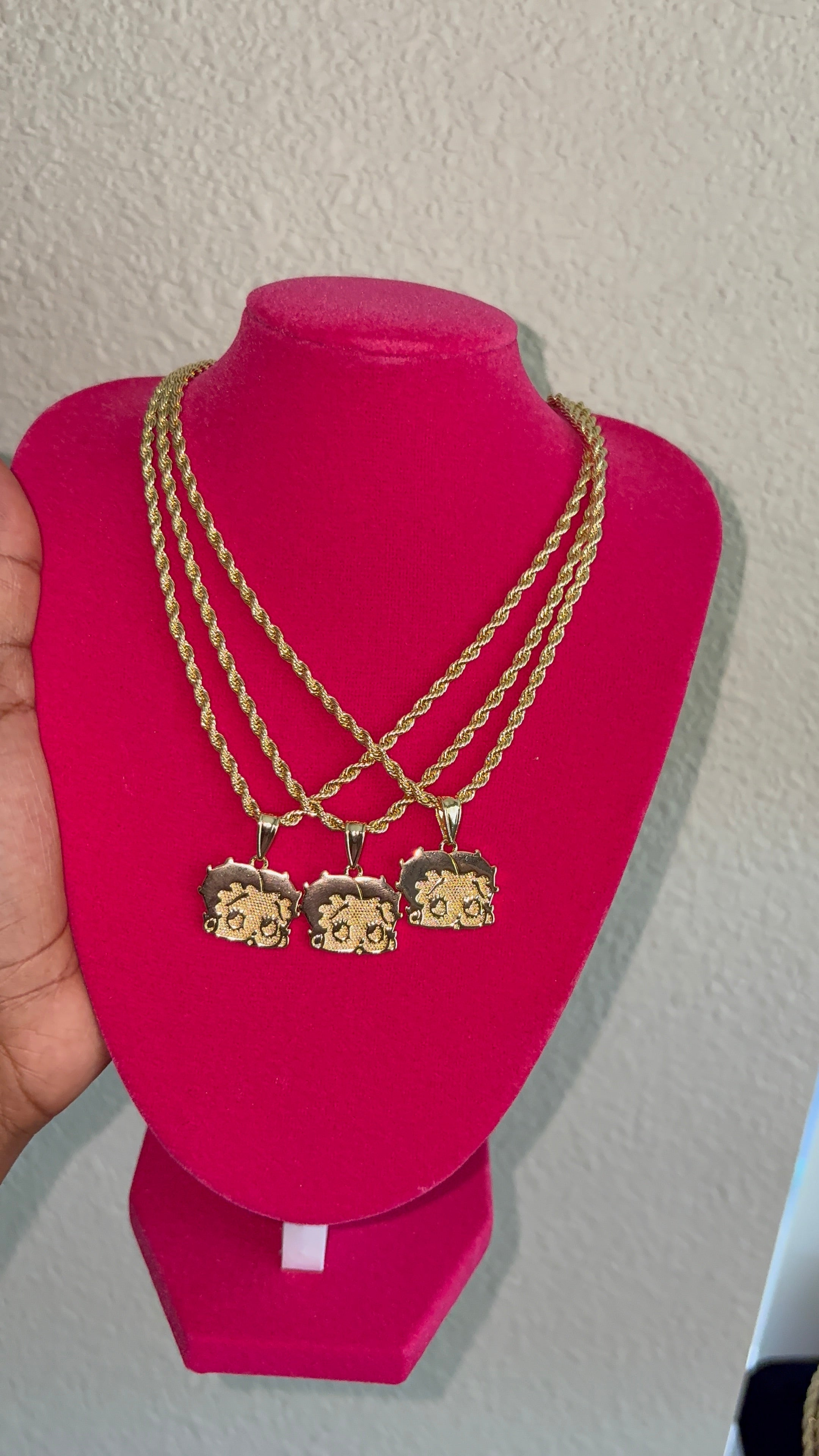 BB Face Necklace